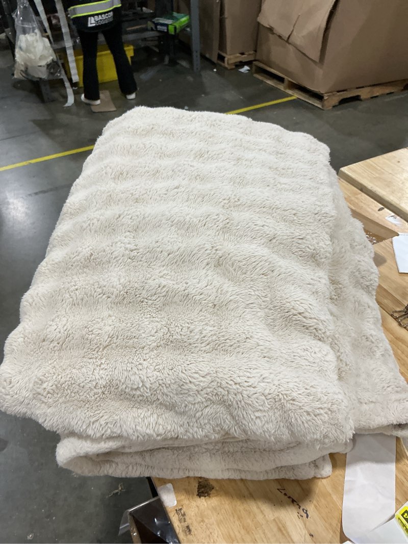 Condition photo showing Good Condition for bedsure linen throw blanket - gentlesoft lightweight fleece, summer comforter alternative for couch