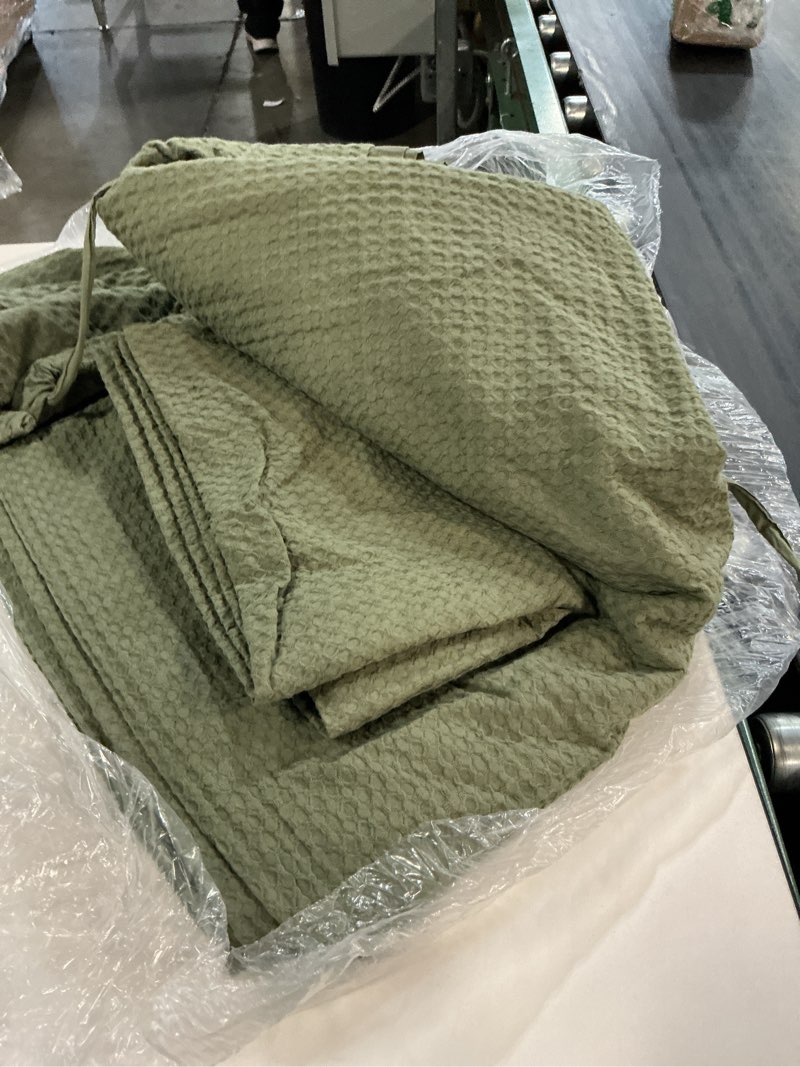 Condition photo showing Good Condition for organic luxe honeycomb duvet cover set, full/queen, olive