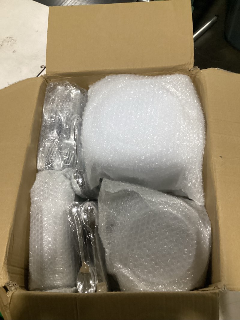 Condition photo showing New/Like New for 600 piece silver dinnerware set – 200 white and silver plastic plates – set of 300 silver plastic silverware – 100 silver plastic cups – silver dinnerware set for party or wedding up to 100 guests 100 guest set silver