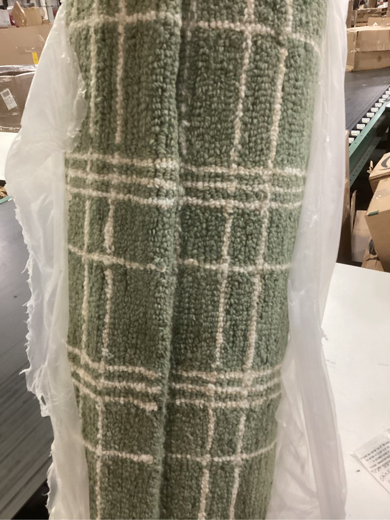 Condition photo showing Good Condition for better homes & gardens green plaid wool indoor area rug, 7'10\"x9'10\"