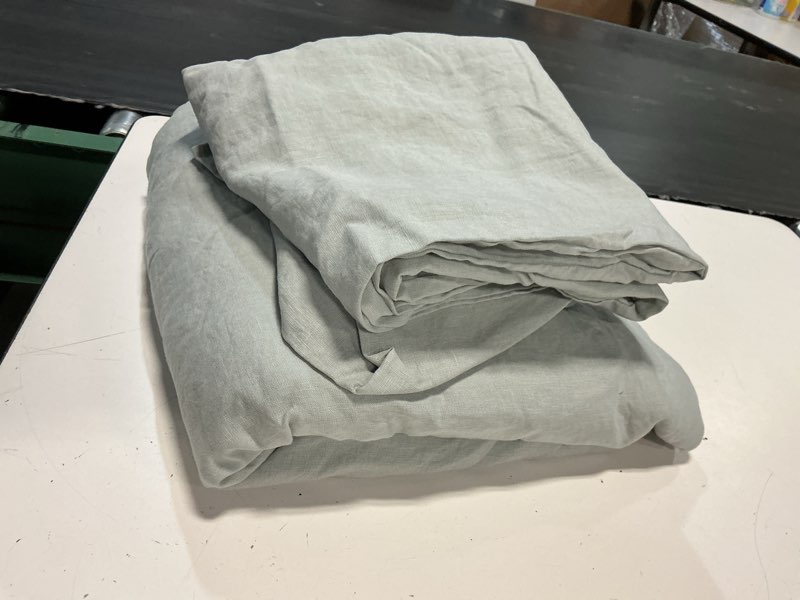 Condition photo showing Good Condition for european linen duvet cover set 3 pieces size/king 