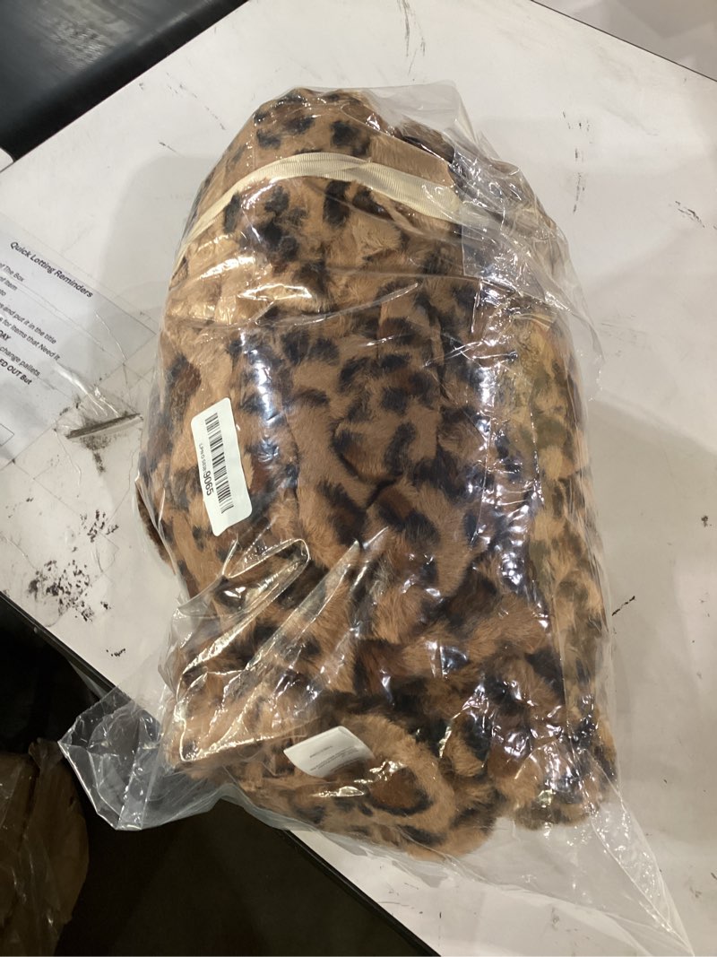 Condition photo showing Good Condition for medium sized leopard print blanket