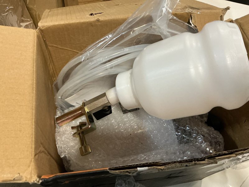 Condition photo showing Good Condition for four uncles brake bleeder vacuum pump kit - pneumatic brake fluid extractor with 1l refilling bottle for brake fluid bleeding, one-person operation 3l standard version