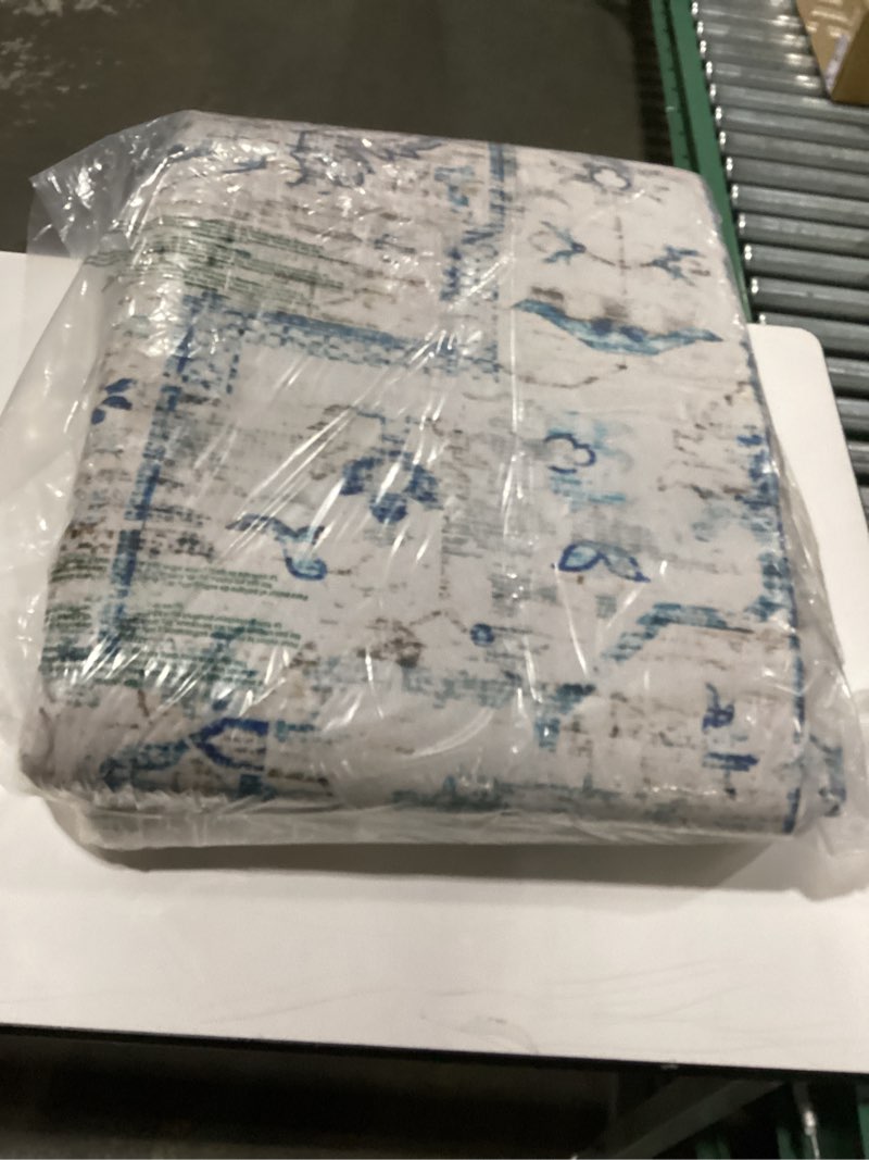Large rug (missing description) 