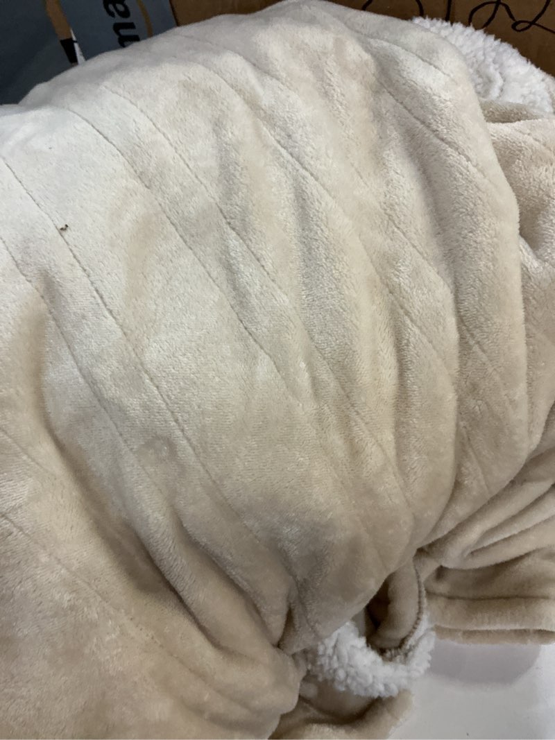 Condition photo showing item condition for EVERGRACE Cross Stitch Pre-Washed Cotton Quilt Bedding Set King Size, Oversized 3 Pieces Lightweight Bedspread Coverlet for All Season, with 2 Matching Shams, Flax Beige,108"x96" KING/CAL KING (108" x 96") Flax Beige