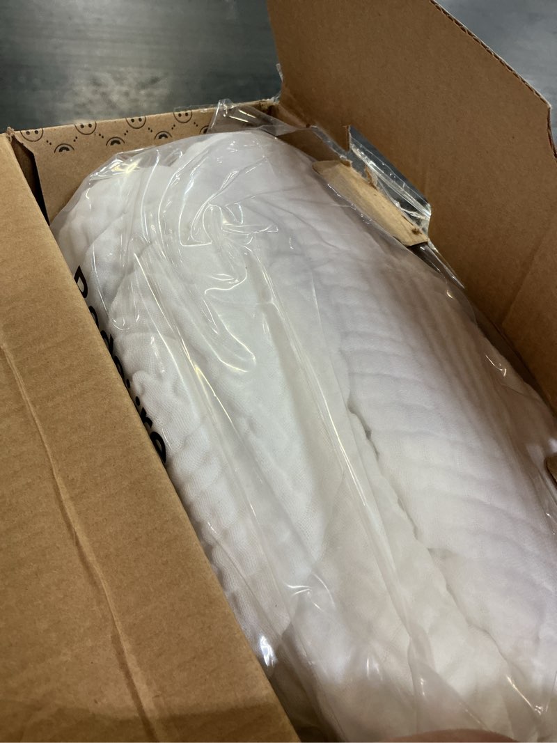 Condition photo showing New/Like New for bedsure 100% cotton muslin blanket twin xl for bed - 4-layer breathable and lightweight soft gauze muslin blankets for adults, purewoven thin summer blanket for college dorm, white, 66x90 inches 04 - white twin xl (66" x 90")