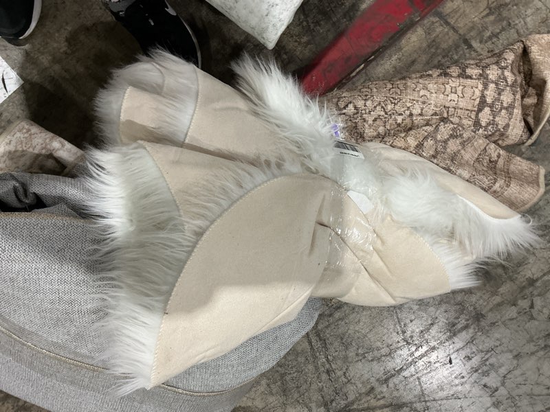 Condition photo showing Good Condition for latepis sheepskin rug 4x6 white faux fur rug for bedroom bedside fluffy rugs for living room fuzzy plush soft rugs luxury home decor 4' x 6' (sheepskin) white