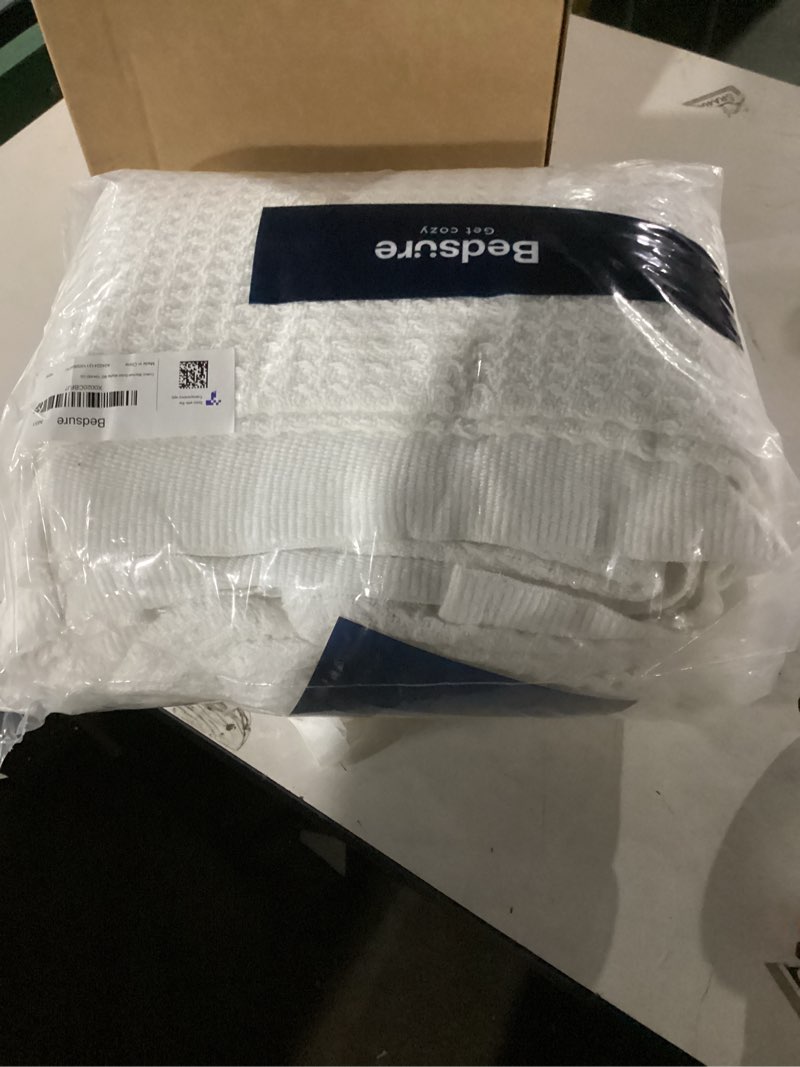 Condition photo showing New/Like New for Bedsure Gentlesoft 100% Cotton Blanket King Size for Bed - Breathable and Soft, Thick Cozy Waffle Weave Christmas Blanket Gift for Women, White, 104x90 inches 01 - White King (104" x 90")
