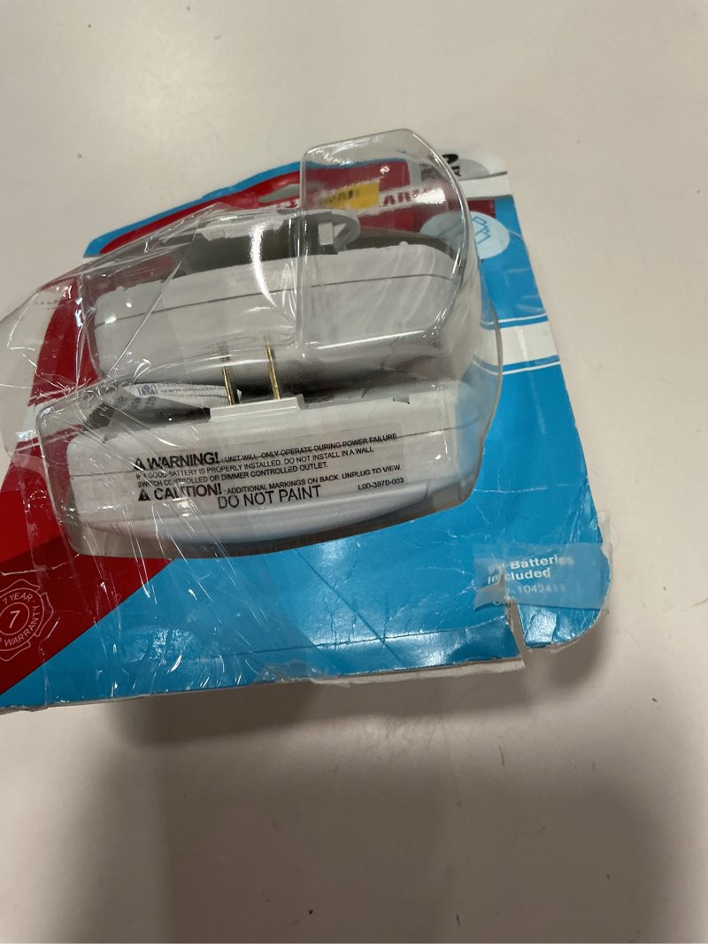 Condition photo showing Good Condition for First Alert Plug-In w/Battery Back-up Electrochemical Carbon Monoxide Detector