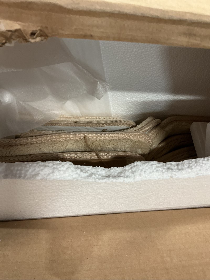 Condition photo showing Good Condition for pure era carpet stair treads ultra plush 9.5" x 30"soft bullnose indoor stair protectors pet-friendly non-slip skid resistant tape free washable reusable(2 pieces,beige) beige 2 pieces with bullnose