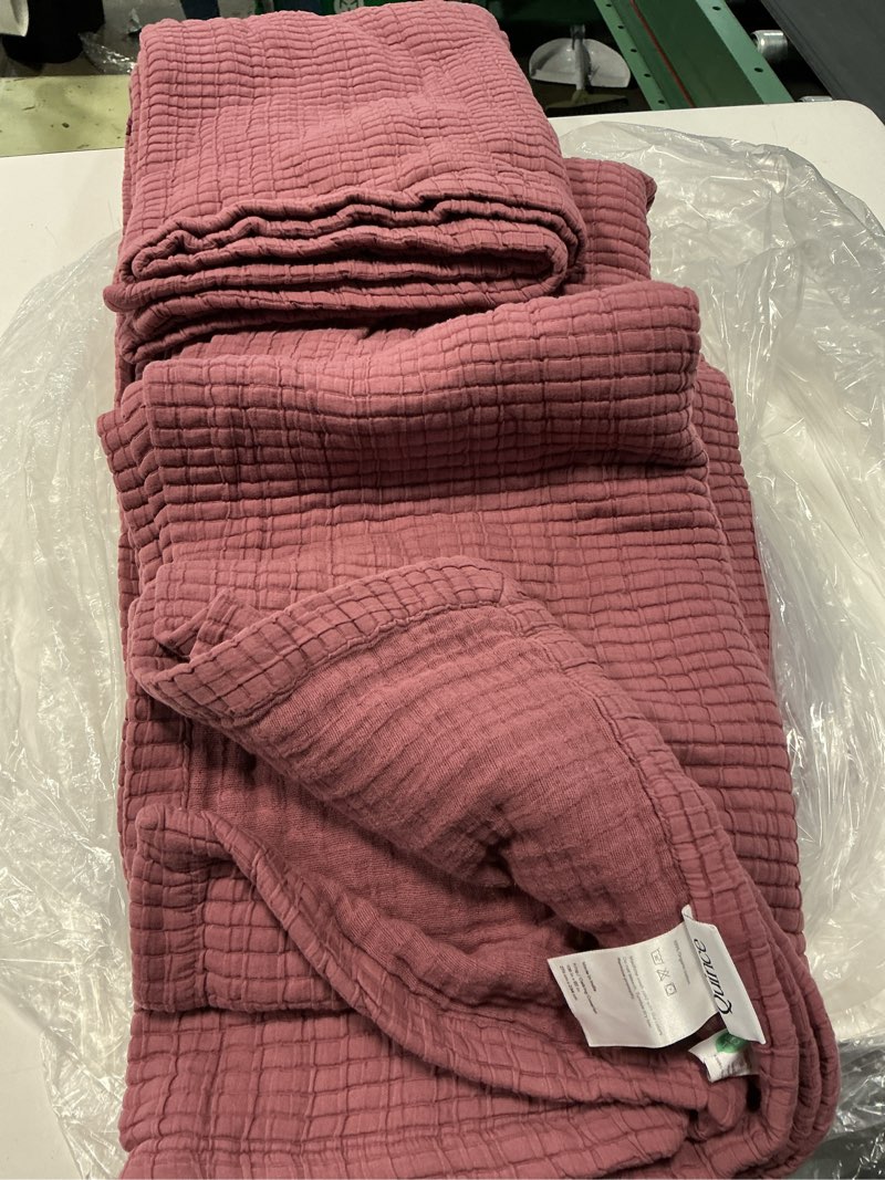 Condition photo showing Good Condition for organic ribbed cotton coverlet, king, plum