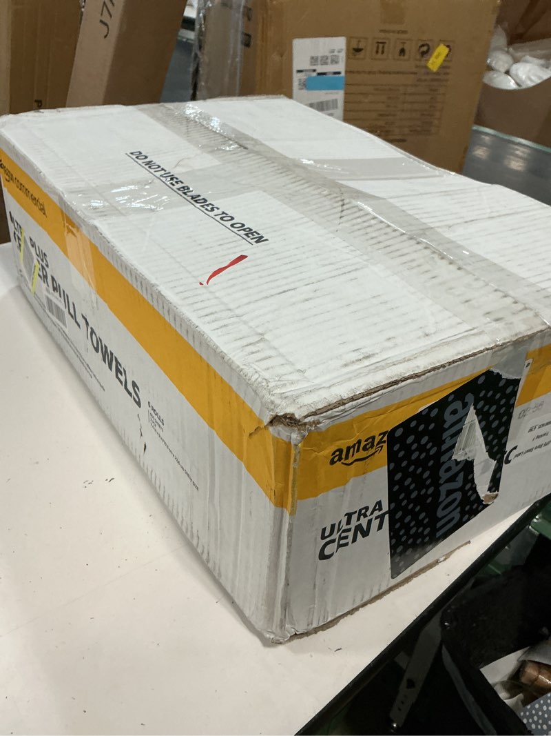 Condition photo showing New/Like New for amazoncommercial 2-ply soft, absorbent centerpull paper towels compatible with universal dispensers, fsc certified, 7.6 x 9 in, 6 rolls, 600 towels per roll