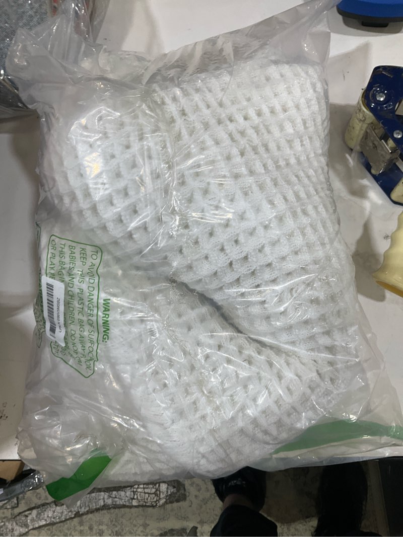Condition photo showing Good Condition for smiry waffle bath mat 40x32, extra soft absorbent bathroom rugs, non slip machine washable quick dry bath rugs for bathroom floor, tub, shower, home decor accessories, white white rectangular 40'' x 32''