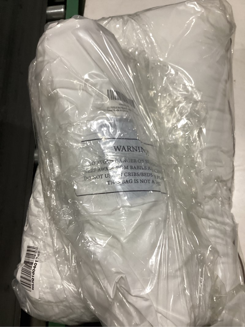 Condition photo showing Good Condition for (similar to) beckham hotel collection bed pillows standard/queen size set of 2 - original soft down alternative pillow for sleeping - soft support for back, stomach or side sleepers queen / standard whitei