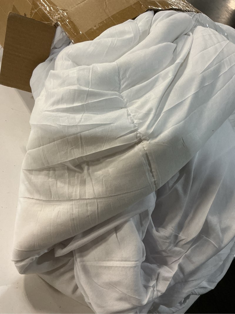 Condition photo showing Good Condition for hyleory california king mattress pad quilted fitted mattress protector cooling pillow top mattress cover breathable fluffy soft mattress topper with 8-21" deep pocket white california king