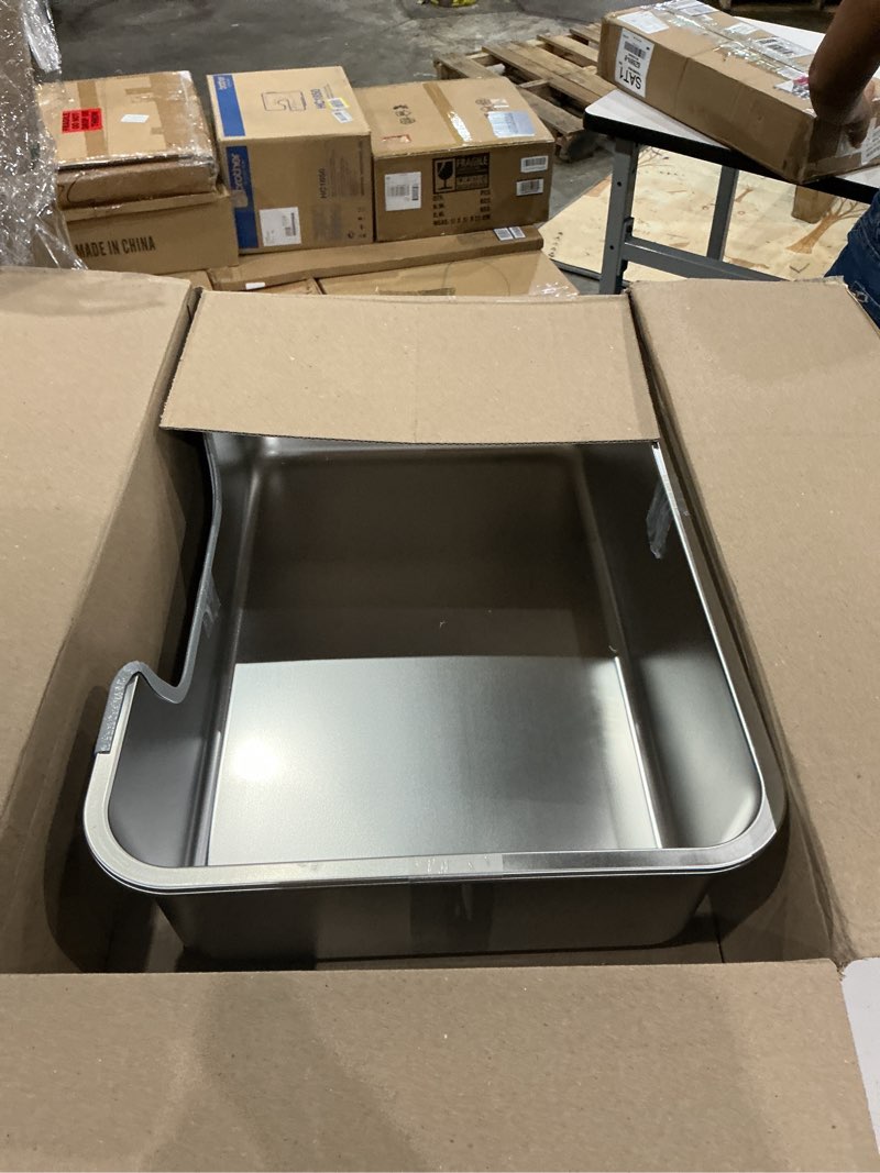 Condition photo showing Good Condition for 2-pack low entry litter box for senior disabled & injured cats, stainless steel high sided enclosed easy step in entry-large metal kitty litter box for kittens, odor control (23.6"x15.7"x5.9") 2pack-23.6"x15.7"x5.9"-xl