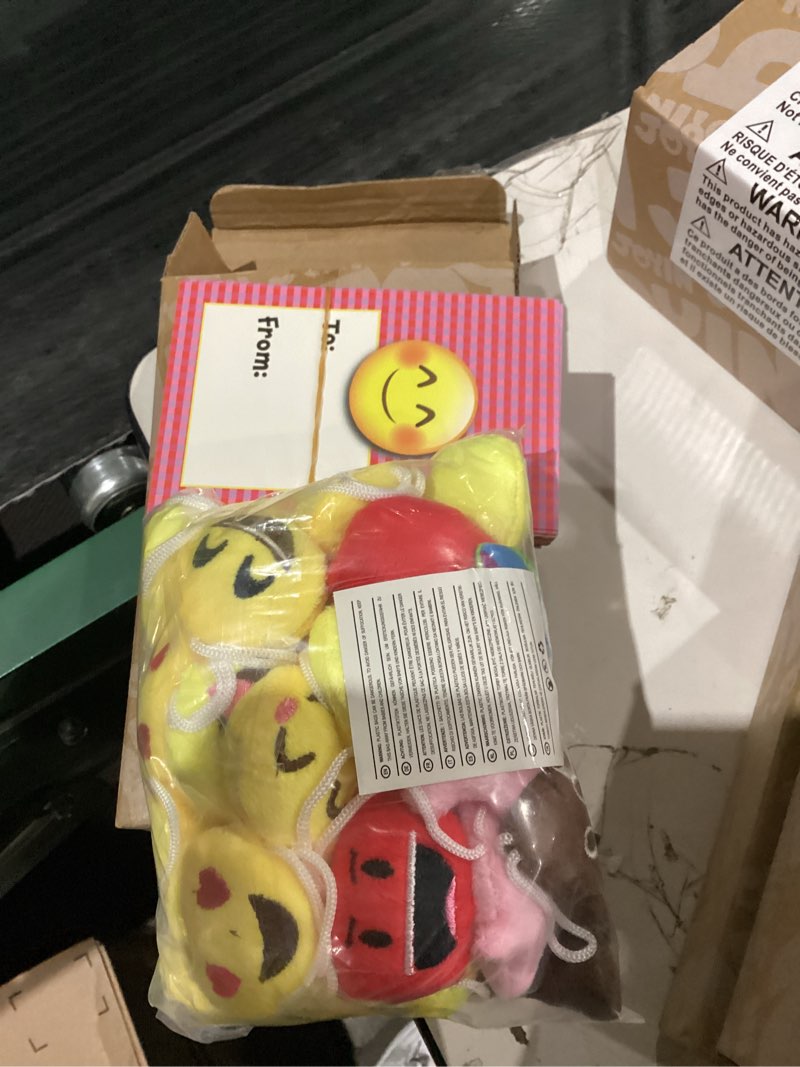 Condition photo showing New/Like New for JOYIN 28 Pack Valentines Day Gifts Cards with Expression Face Plush Key-chain, Greeting Cards with Plush for Valentine Classroom Exchange, Kids Party Favor, Game Prizes and School Rewards
