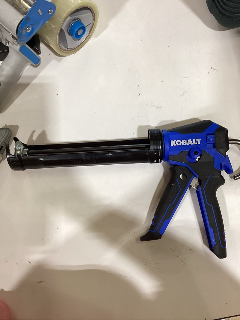 kobalt dual thrust 10 -oz anti-drip smooth rod caulk gun