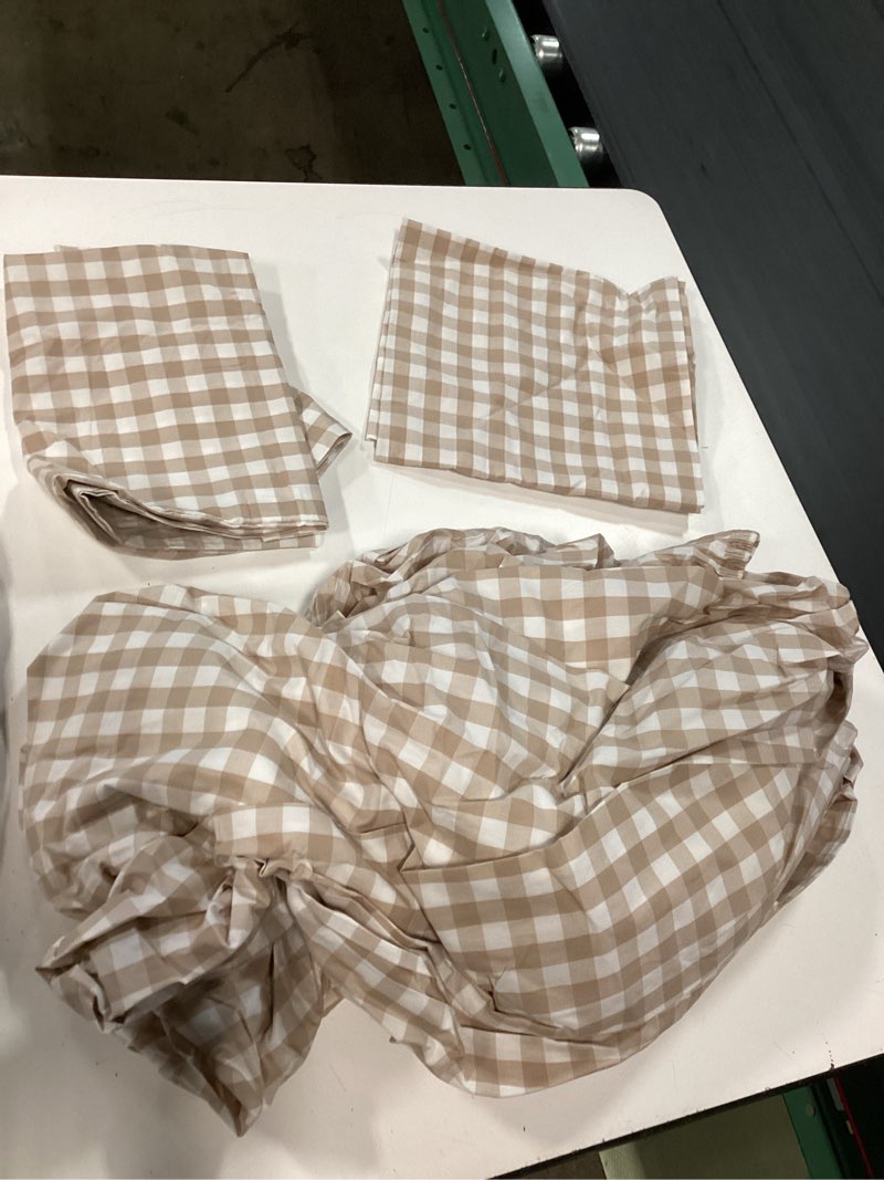 Condition photo showing New/Like New for organic crisp percale gingham fitted sheet set, queen, cafe