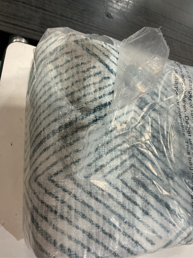 Condition photo showing Good Condition for 6' x 9' washable area rug - low pile soft vintage indoor rug for living, dining or bedroom - lightweight carpet with non-slip backing - foldable for easy placement, blue 6' x 9' (rectangular) texture-blue