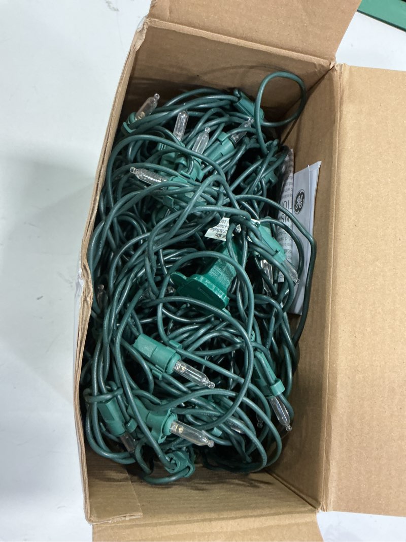 Condition photo showing As Is for GE StayBright 150-Count Warm White LED Net-Style Christmas Lights 6ft X 4ft