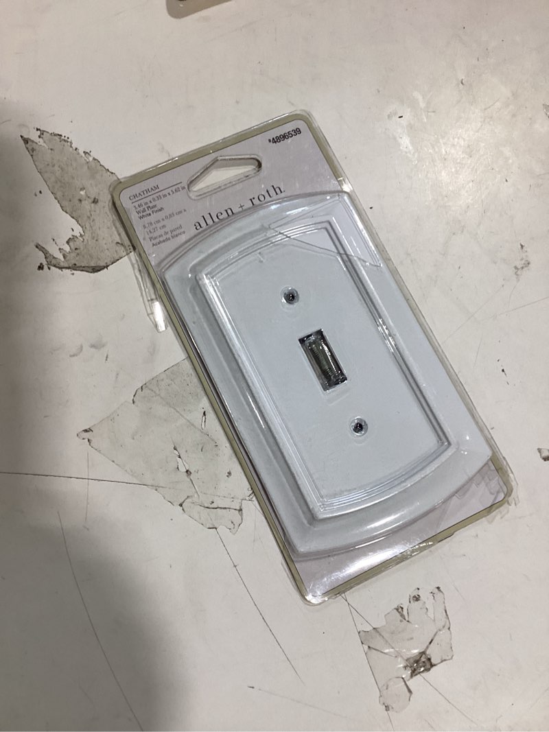 llen + roth Chatham 1 -Gang Midsize Size Pure White Zinc Indoor Toggle Wall Plate