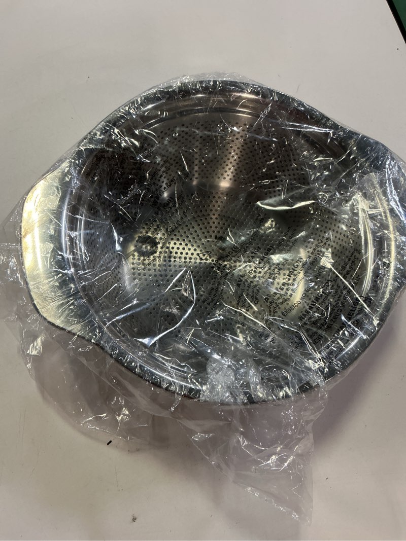 Condition photo showing Good Condition for 304 Stainless Steel Microporous Colander with Handle, Rice Washers Microporous Strainer Set For washing vegetables, fruits and rice, and draining cooked pasta. 2qt Primary color with handle