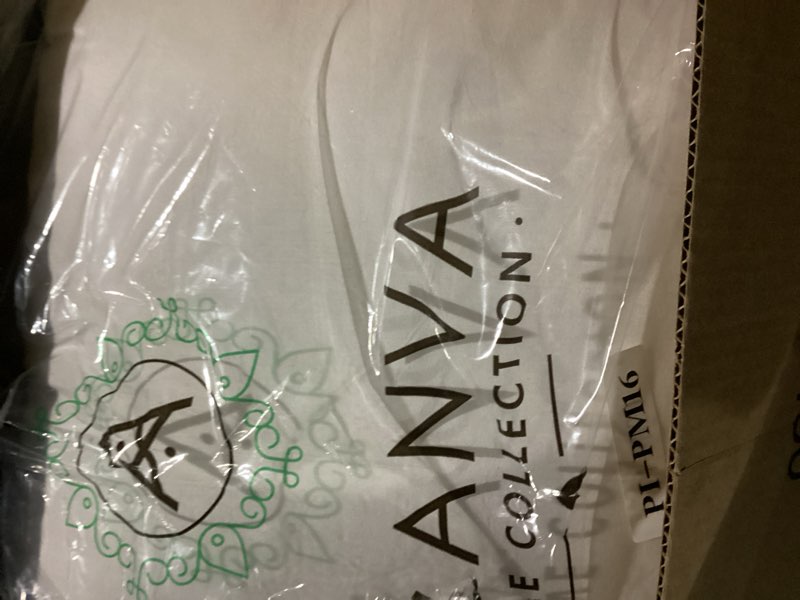 Condition photo showing New/Like New for acanva square premium throw pillow inserts with microfiber filled, lumbar support decorative stuffer for sofa bed couch & chairs, 26x26(4 count), white white 26x26(4 count)