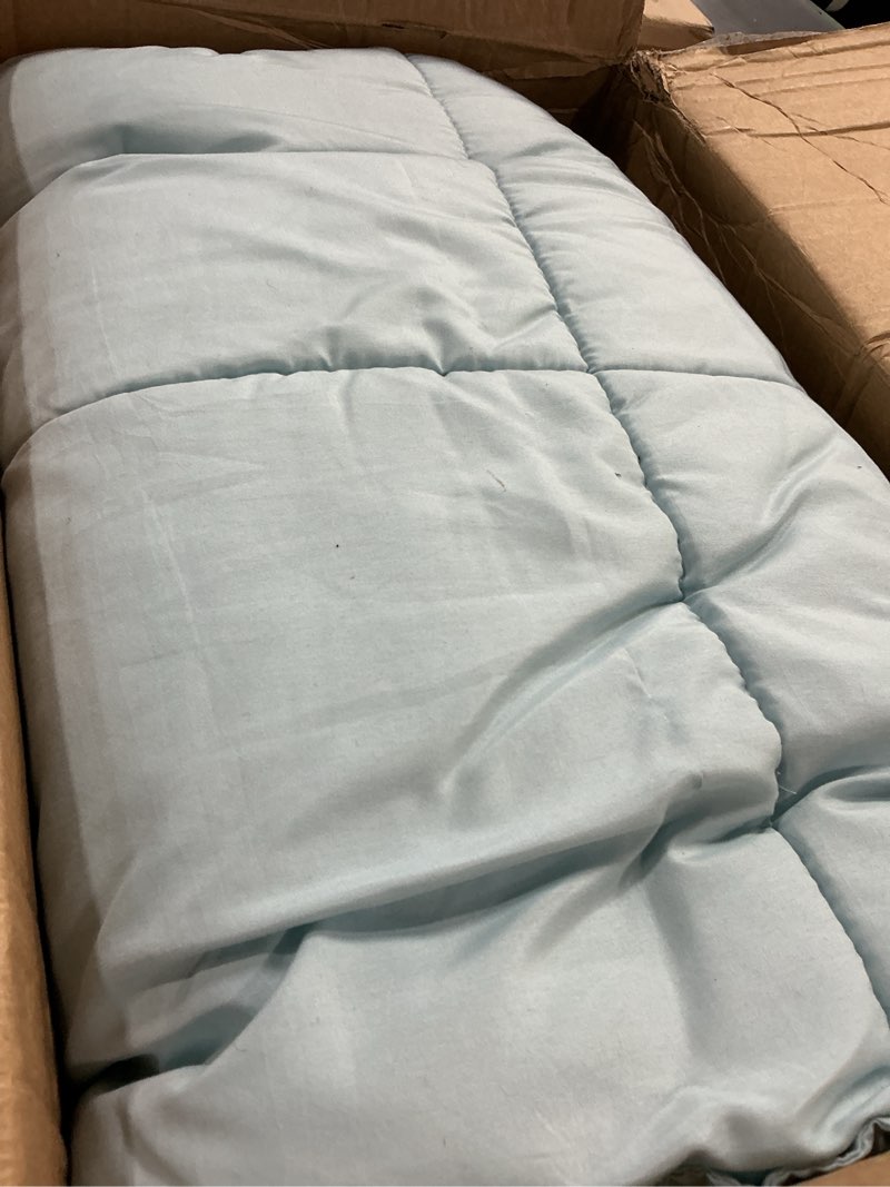 Condition photo showing Good Condition for jollyvogue king comforter set, ultra-soft bed in a bag king size 7 pieces, oeko-tex certified bedding set with down alternative comforter, sheets, pillowcases & shams, lake blue lake blue king(104"*90")
