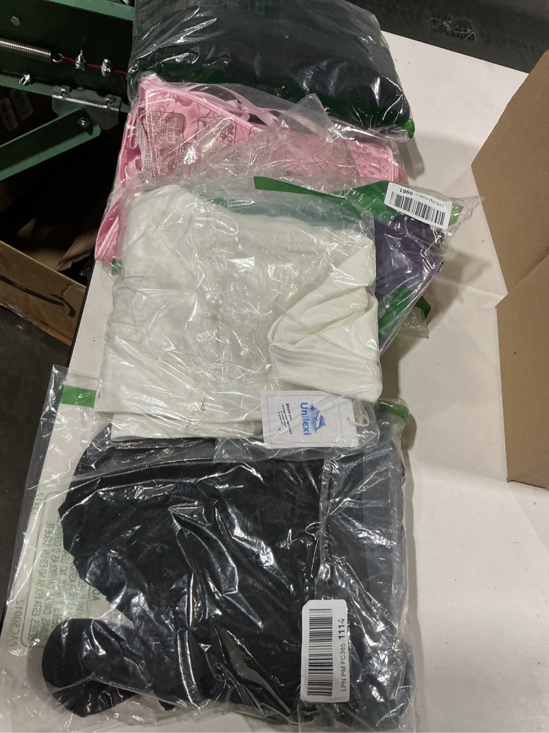 Bidding on 5 assorted lot of CLOTHING, 