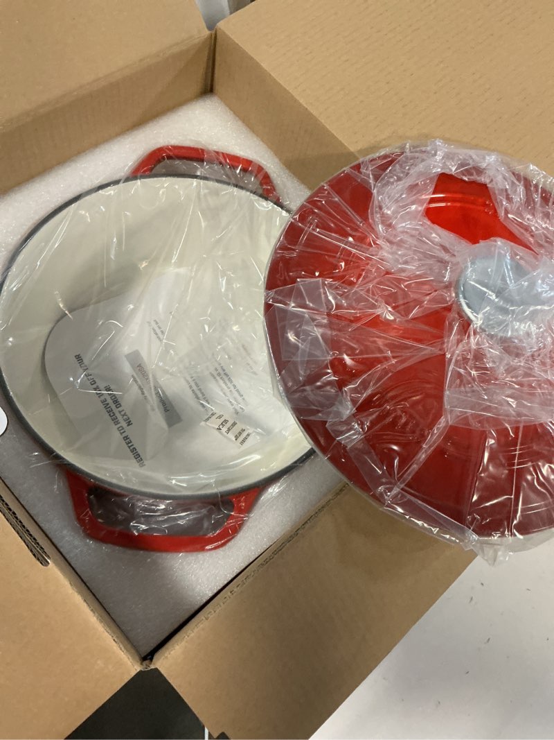 Condition photo showing New/Like New for 6qt dutch oven - red