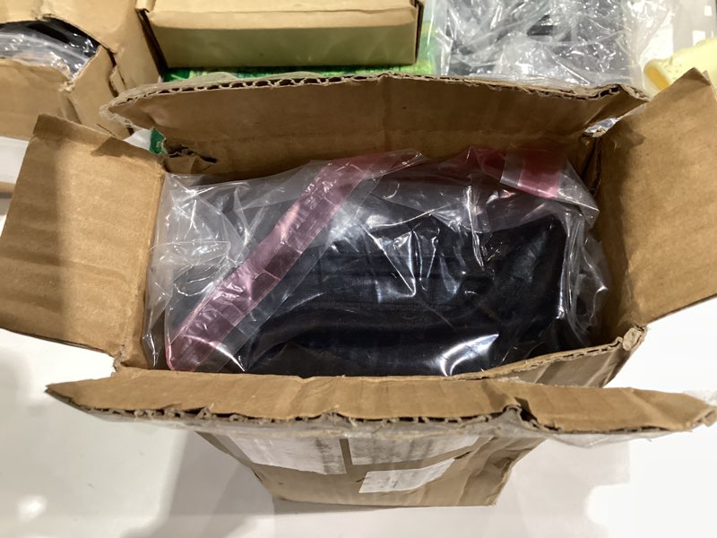 Condition photo showing New/Like New for ZELUS 1 Pair Adjustable Ankle Weights, 2 4 6 8 10 lb Modularized Leg Weight Straps for Women Men, Weighted Ankle Weight Set with Removable Sandbags, 1-5 lb per Ankle Strap for Gym Yoga Jogging Walking 5 lbs x 2 Black