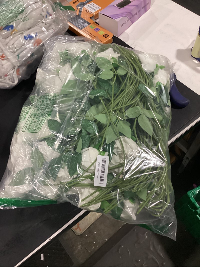 Condition photo showing New/Like New for InnoGear 100 Pcs White Roses Artificial Flowers, Fake Velvet Silk Rose Bulk Faux Flower for Decorati