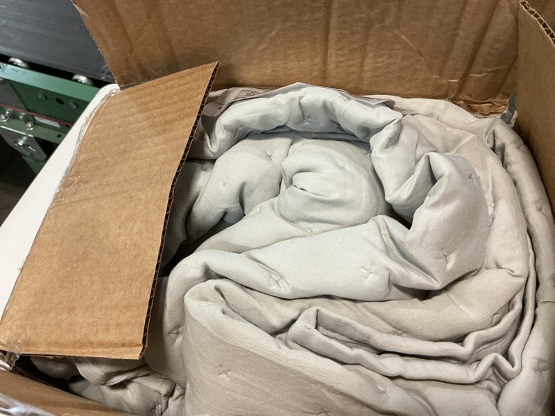 Condition photo showing As Is for Amazon Basics Brushed Microfiber Quilt Set, Extra Soft with Natural Texture, 3-Piece,Queen/Full, Grey Queen/Full quilt set Grey