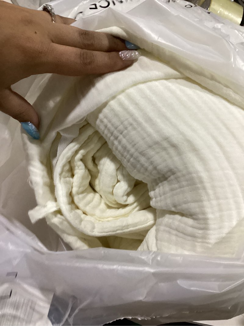 Condition photo showing Good Condition for guaze duvet cover set off white quince