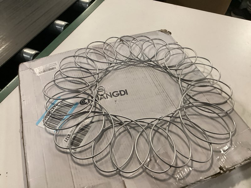 Condition photo showing Good Condition for Chuangdi Christmas Card Wreath Holder 16 Inch Metal Wreath Greeting Card Holder Xmas Cards Wall Display Wire Loop Holiday Wall Hanging for Home Over The Door (Gold)