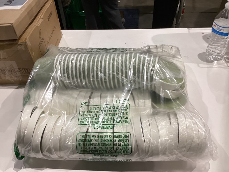 Condition photo showing New/Like New for fulmoon 100 pack paper soup containers with lids disposable paper food containers with vented lid kraft ice cream cake dessert cups soup bowl for party hot food fruit microwave(8 oz,olive green) olive green 8 oz