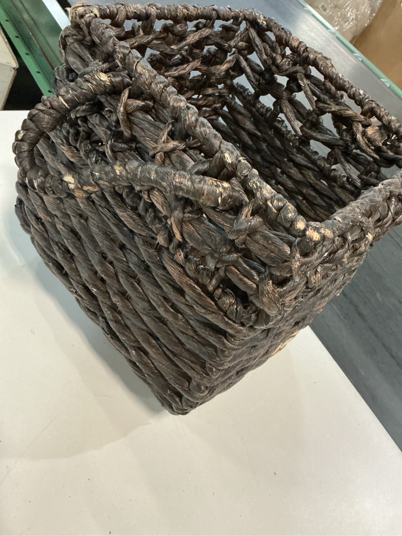 https://lotting-media.assets.bidfta.com/lotting_95714502-aebf-4641-bd19-d1deb45b1ce0