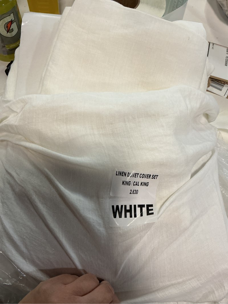 Condition photo showing Good Condition for european linen double flange duvet cover set color: white  size: king/cal king