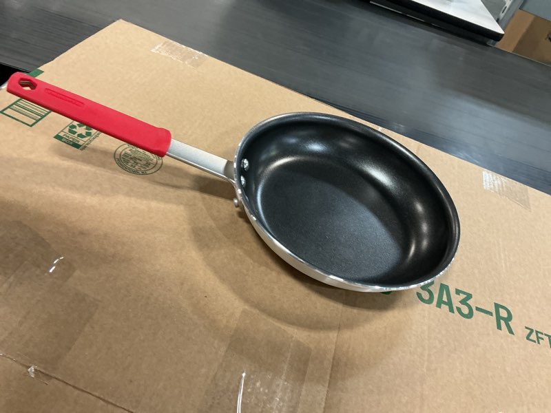 Condition photo showing Good Condition for Winco AFP-8NS-H Commercial-Grade Aluminium Fry Pan/Skillet, 8", Silver