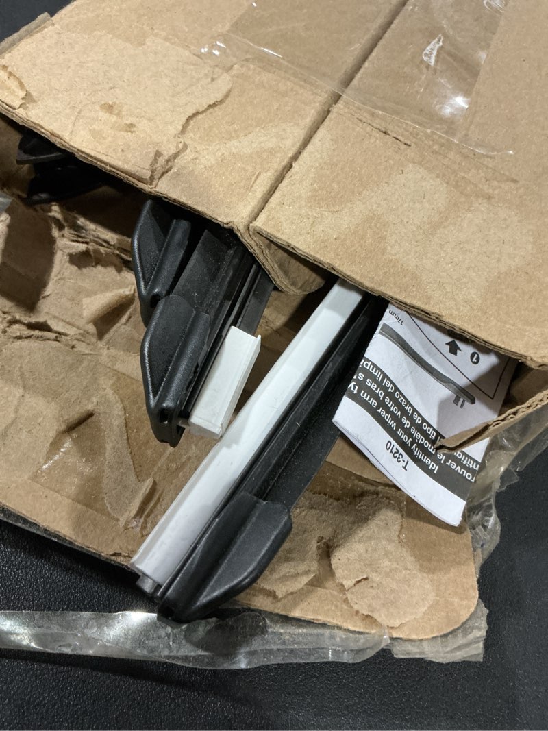 Condition photo showing Good Condition for Michelin 40-26251SPBA Pro Plus Silicone Twin Pack 26 & 25 inch Wiper Blade Fits Select Ford, Chevrolet, Buick, Model Years (2 Pack)