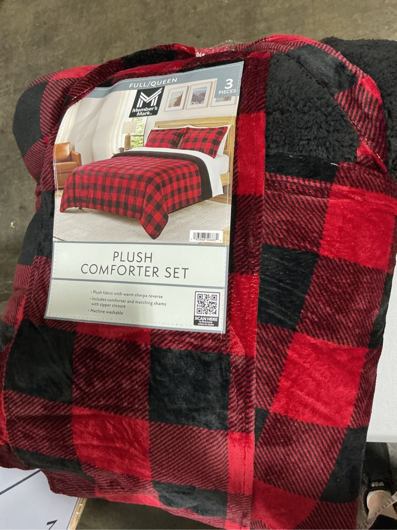 Condition photo showing New/Like New for member's mark 3-piece printed plush comforter set, full/queen 