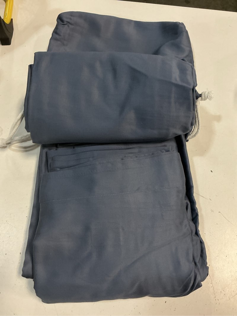 Condition photo showing Good Condition for quince signature giza cotton sateen sheet set of 3 pieces king, mineral