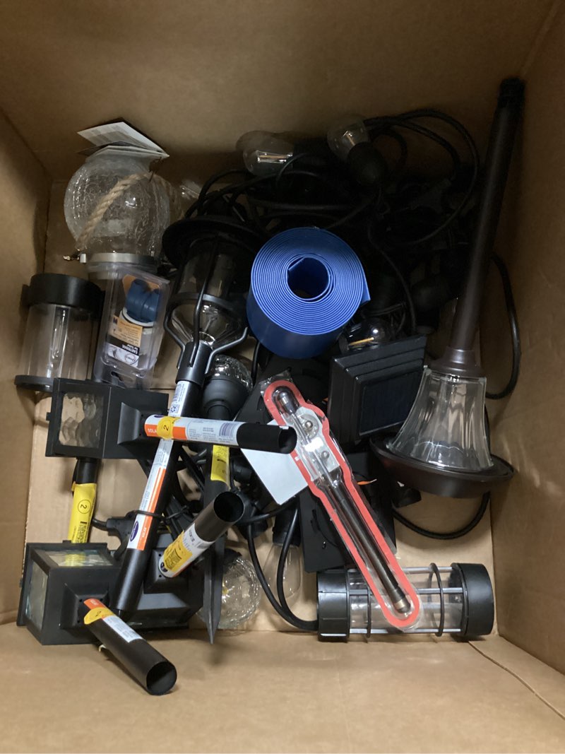 Condition photo showing Good Condition for assorted home improvement lot (small tools, screw, home accessories, etc.)