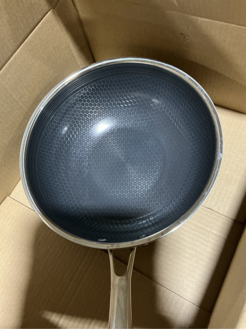 Condition photo showing Good Condition for HexClad Hybrid Nonstick 12-Inch Wok, Stay-Cool Handle, Dishwasher-Friendly, Oven-Safe Up to 900°F, Induction Ready, Compatible with All Cooktops 12-Inch Wok (No Lid)