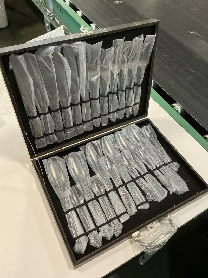 https://lotting-media.assets.bidfta.com/lotting_95d4d359-6813-4053-a0ed-c20ee5ae2300