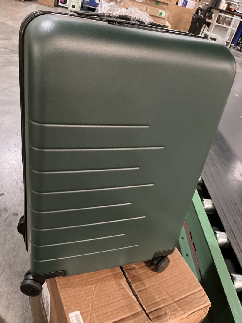 Condition photo showing Good Condition for Expandable Medium Check-In Suitcase