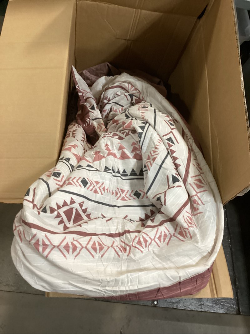 Condition photo showing As Is for ( similar) Geniospin Full Comforter Set, Boho Aztec Comforter Set 8 Pieces, All Season Reversible Bed in A Bag, Soft Bedding, Lightweight, Warm and Breathable (Full, 80\"x90\")