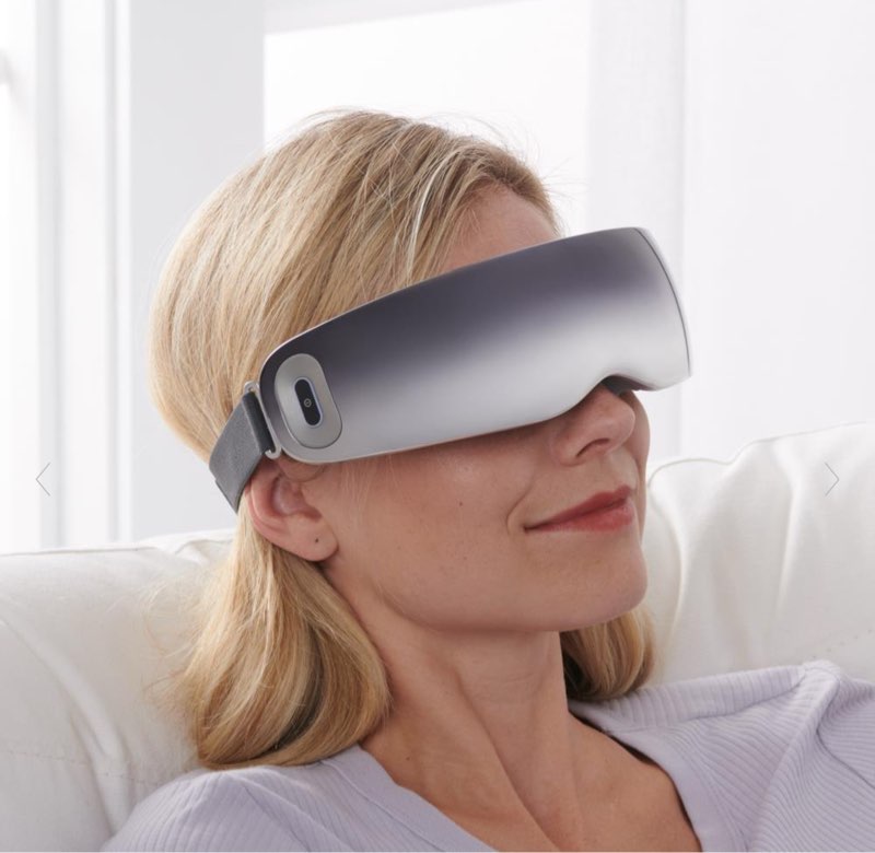 The Heated Rejuvenating Eye Massager
