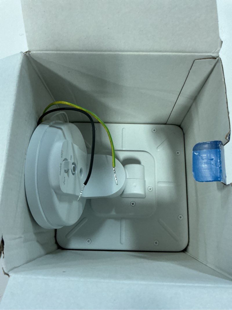 Condition photo showing Good Condition for utilitech hardwired led white 1 -head dusk-to-dawn flood light 4000 -lumen